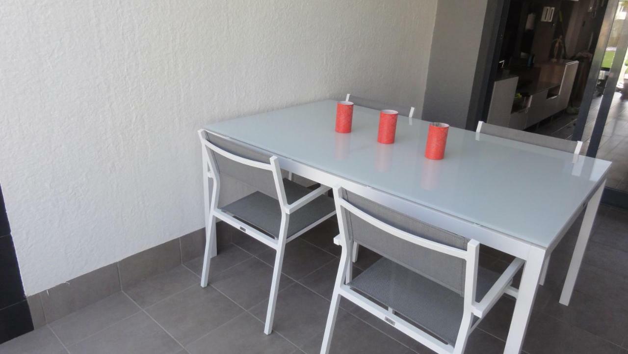 Oasis Beach 5 Apartment โอริอุเอลา ภายนอก รูปภาพ