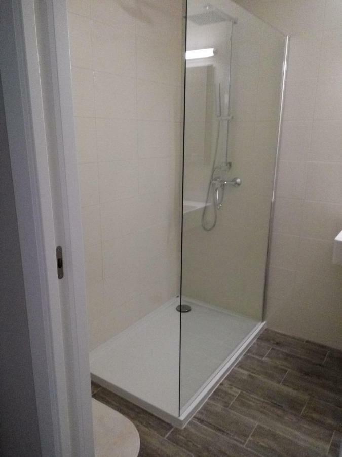 Oasis Beach 5 Apartment โอริอุเอลา ภายนอก รูปภาพ
