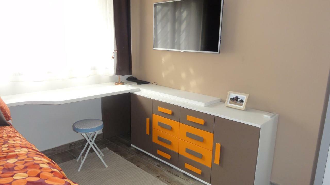 Oasis Beach 5 Apartment โอริอุเอลา ภายนอก รูปภาพ