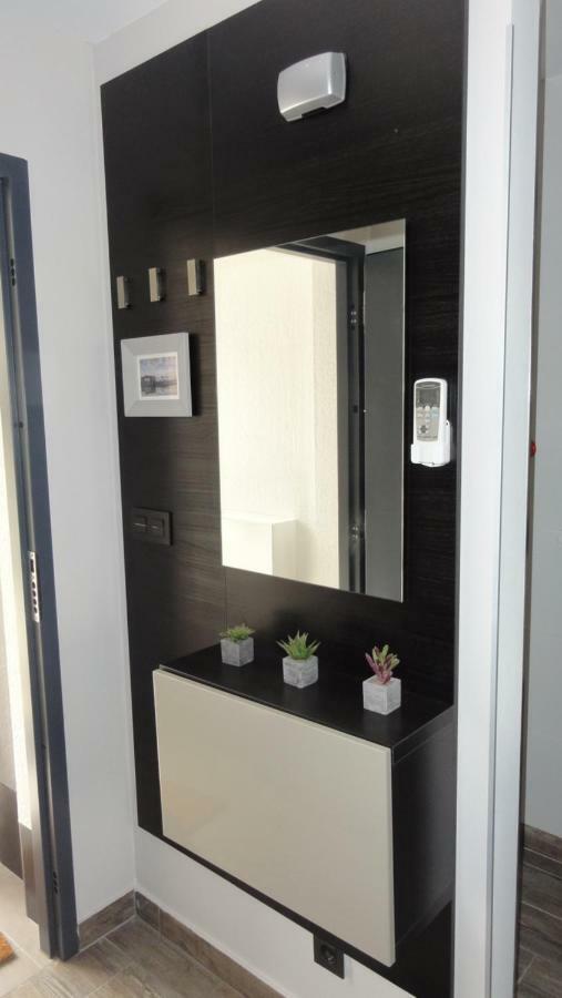 Oasis Beach 5 Apartment โอริอุเอลา ภายนอก รูปภาพ